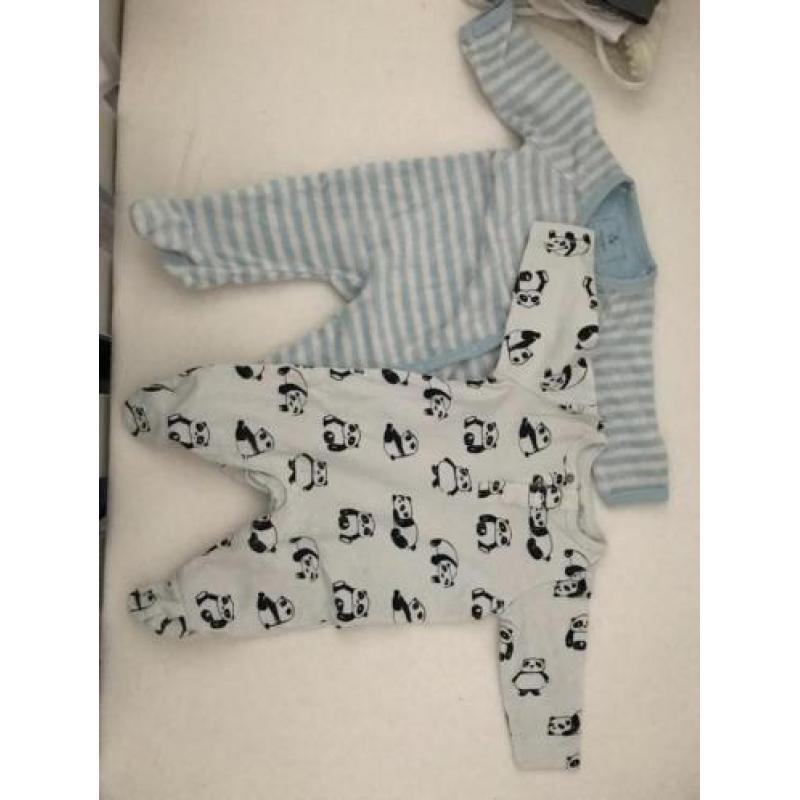 zeer mooi en compleet pakket babykleding voor jongen (mt 50/