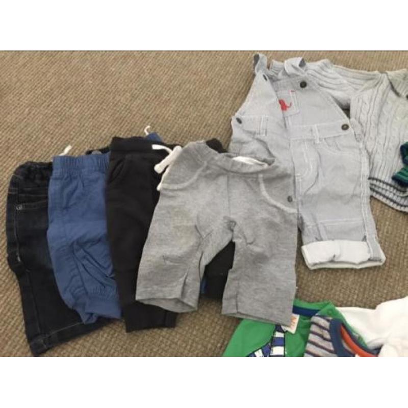 Pakket met jongens baby kleding, maat 50, 56, 62