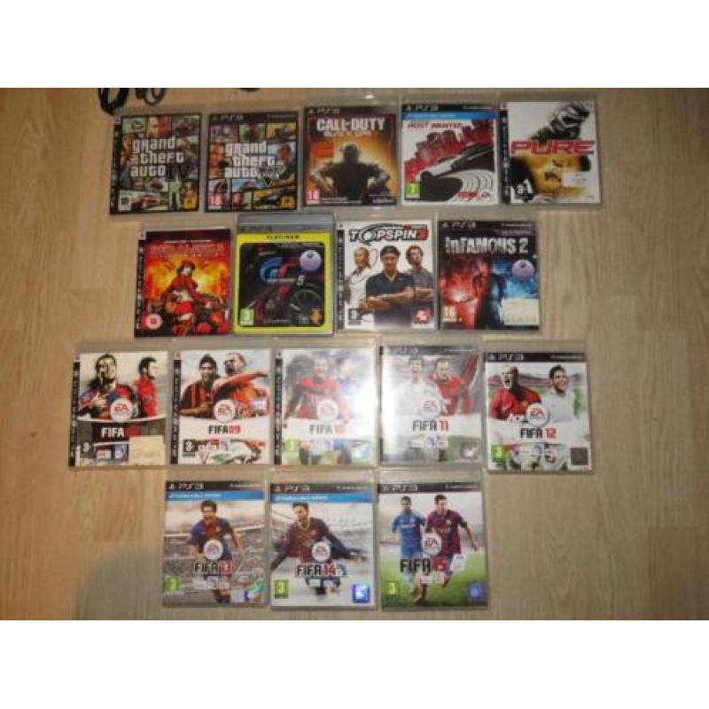 Playstation 3 met 2 controllers en 17 games.
