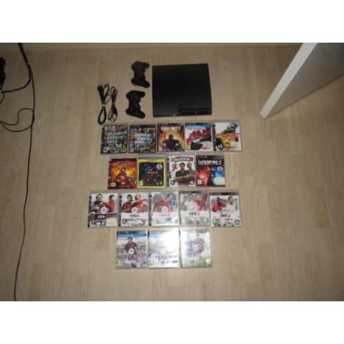 Playstation 3 met 2 controllers en 17 games.