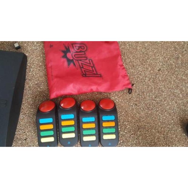 Playstation 3 te koop met controllers en 24 spellen