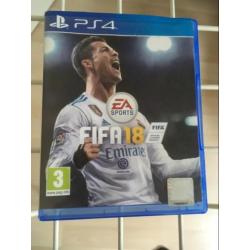 PlayStation4 500G + HDMI kabel + USB oplaadkabel + 4 spellen