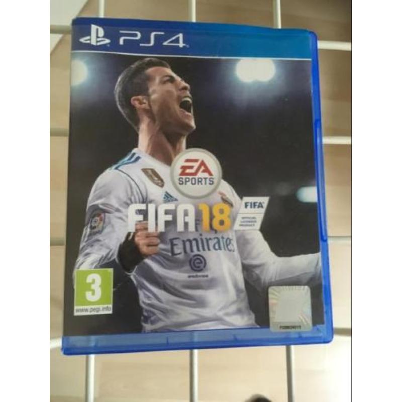 PlayStation4 500G + HDMI kabel + USB oplaadkabel + 4 spellen