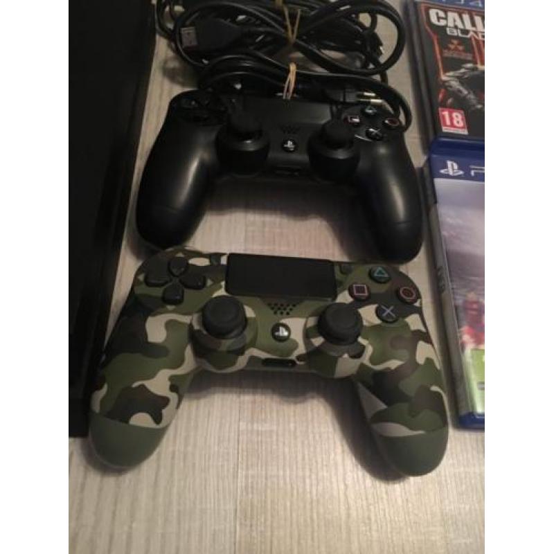 Playstation 4 500gb incl 2 controllers en 2 spellen