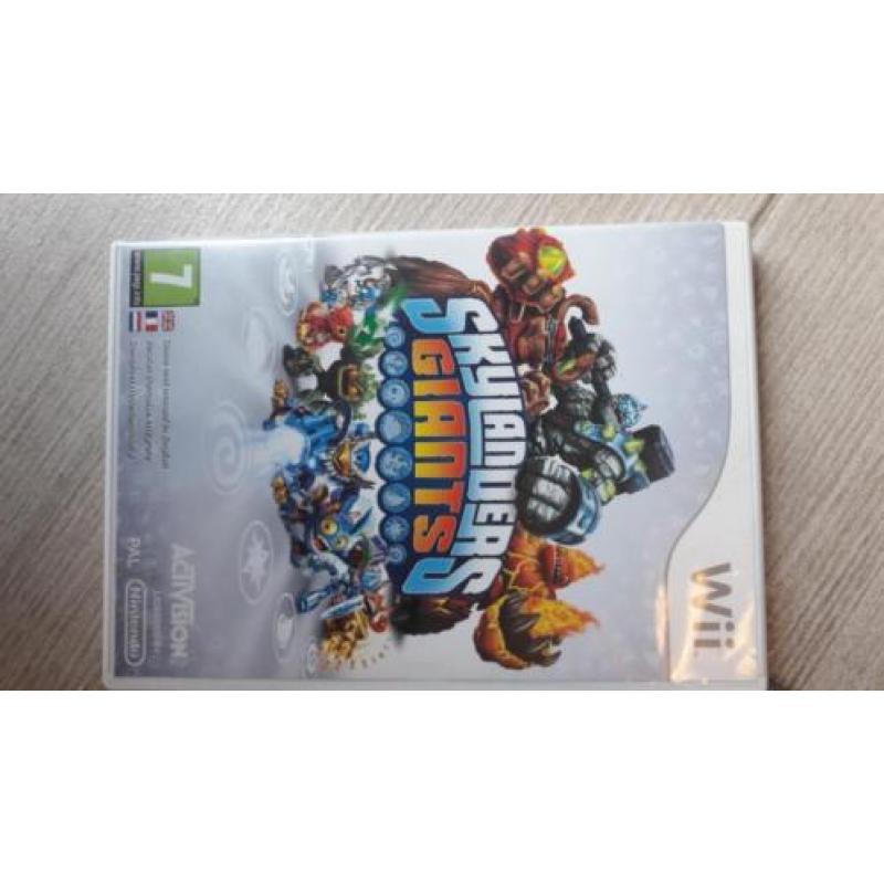 3 Wii spellen skylanders met 35 figuren