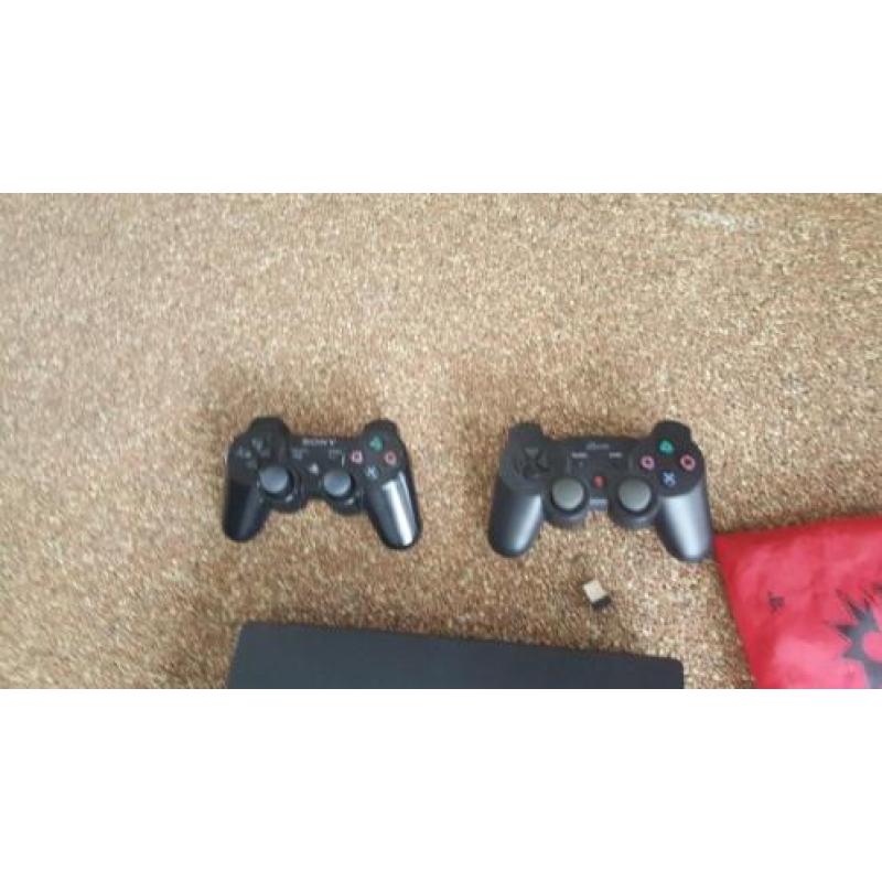 Playstation 3 te koop met controllers en 24 spellen