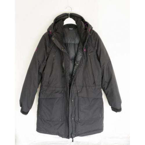 Bergans granite down lady parka. Kleur zwart
